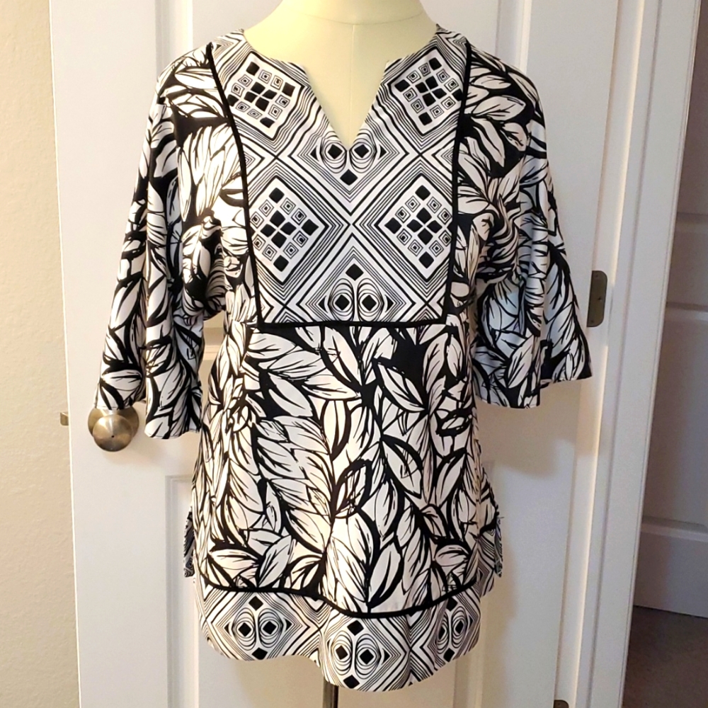 Lane Bryant size 22/24 Black/White print tunic
